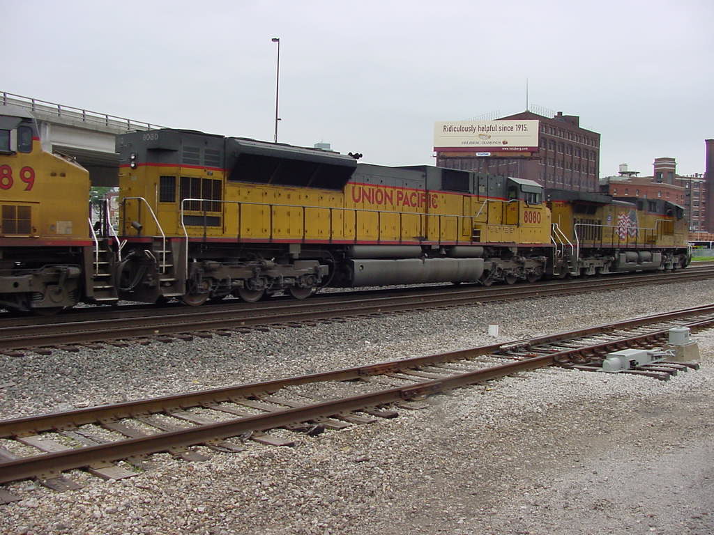 UP SD9043MAC 8080 Close Up with UP AC44CTE 5950 at the head.